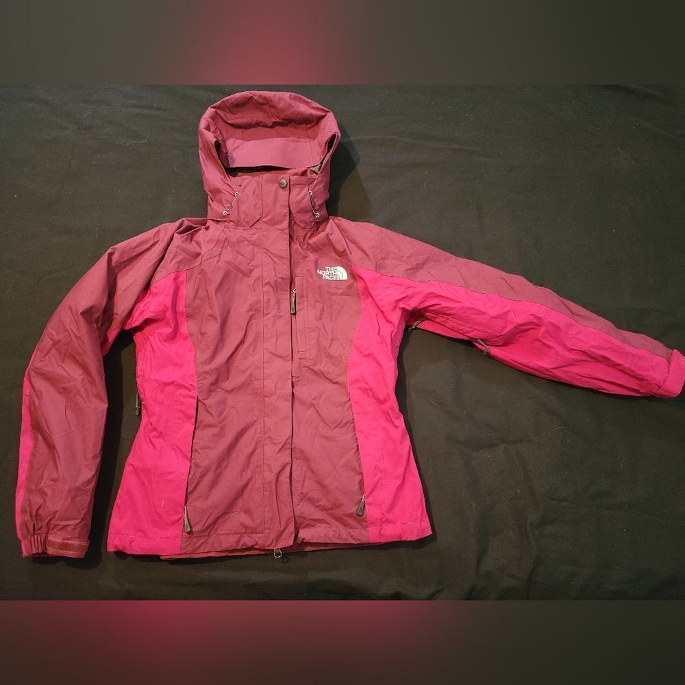 The North Face Women's Ski Jacket - Burgundy and Pink